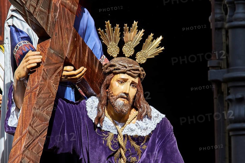 Good Friday procession, Jesus statue, with cross and crown of thorns, in purple robe, UNESCO World Heritage Old Town of San Crstobal de La Laguna, La Laguna, Tenerife, Canary Islands, Spain