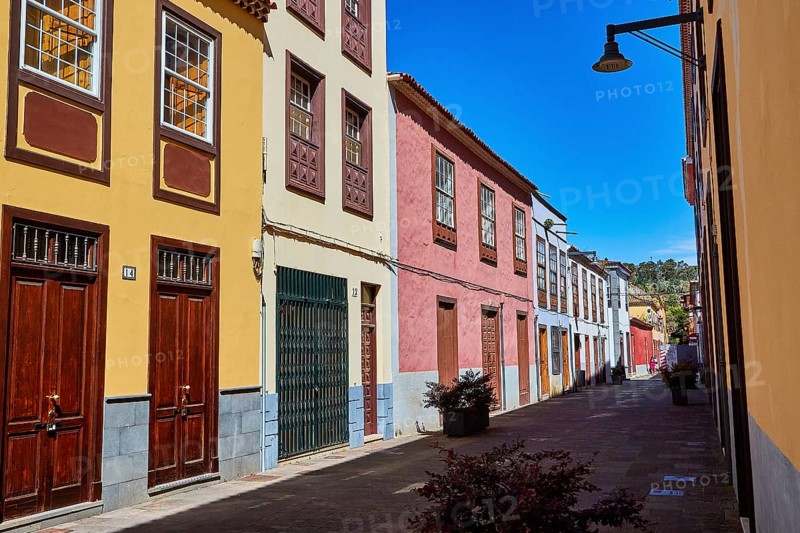 Narrow alley with colorful painted classic buildings and sunny weather, UNESCO World Heritage Old Town of San Crstobal de La Laguna, La Laguna, Tenerife, Canary Islands, Spain