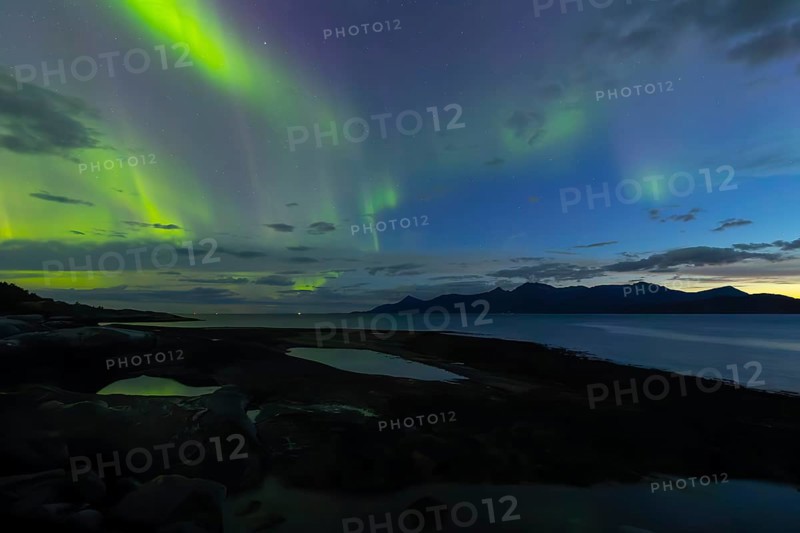 Northern lights at dawn over SÃ¸rfolda Fjord near KjerringÃ¸y between BodÃ¸ and SÃ¸rfold in Norway