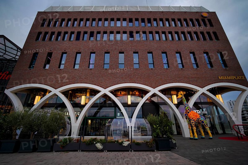 Exterior view, SHELL, next to shopping mall, Westfield, logo, Hamburg-Ãœberseequartier, Miamiplatz, Free and Hanseatic City of Hamburg, Germany