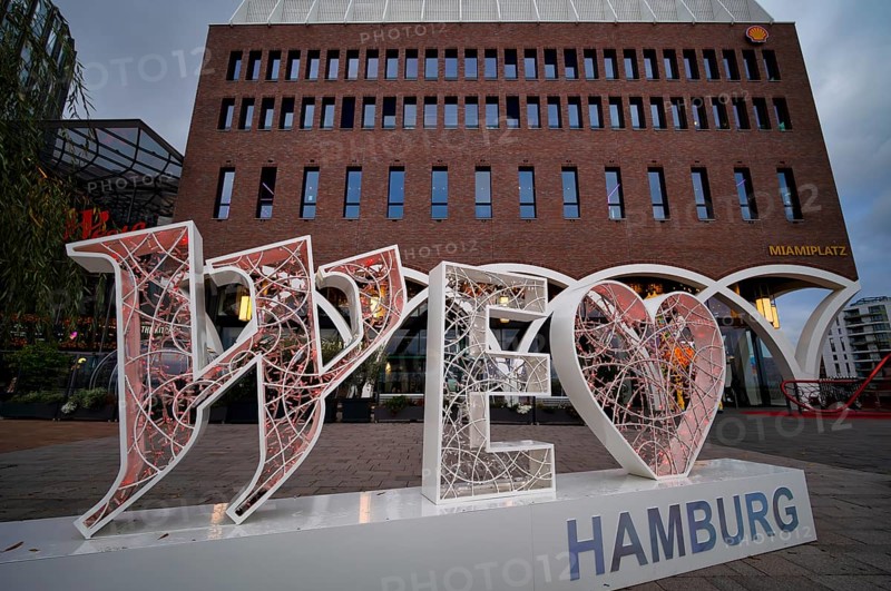 Exterior view, WE LOVE HAMBURG lettering, SHELL behind, next to shopping mall, Westfield, logo, Hamburg-Ãœberseequartier, Miamiplatz, Free and Hanseatic City of Hamburg, Germany