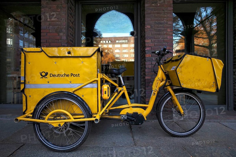 DHL, e-tricycle, e-trike, bicycle for mail deliverers, logo, parks in pedestrian zone, Free and Hanseatic City of Hamburg, Germany