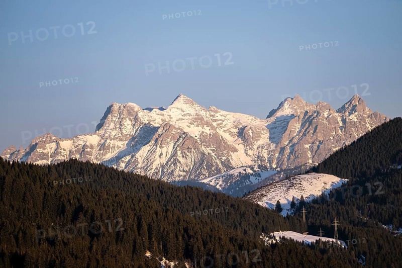 Summits of the Loferer Steinberge in the evening light in winter, Hochbrixen, Brixen im Thale, Tyrol, Austria