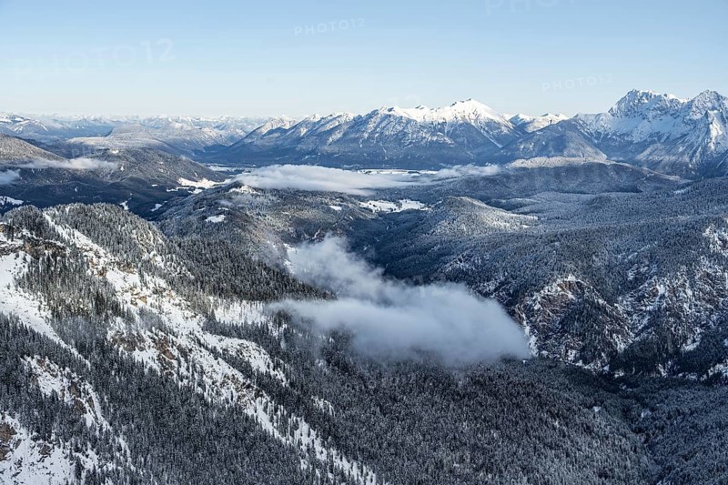 View of snow-covered mountain landscape across the Reintal towards the Estergebirge and Soierngruppe, view from LÃ¤ngenfelderkopf in winter, Wetterstein Mountains, Garmisch-Partenkirchen, Bavaria, Germany