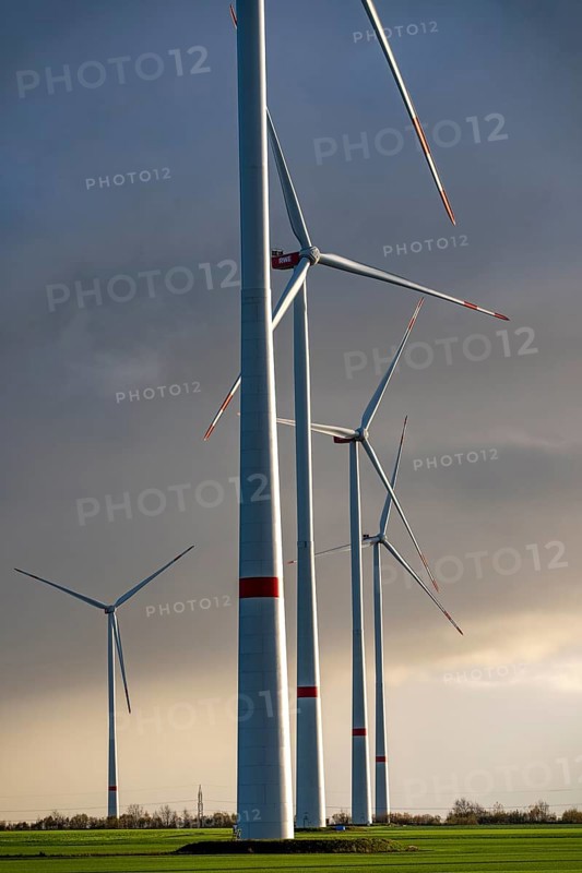 Bedburg A 44n onshore wind farm, on the A44 motorway near Bedburg, in front of the Jackerath triangle, recultivated open-cast mining site, Garzweiler open-cast lignite mine, operated by RWE and the city of Bedburg, North Rhine-Westphalia, Germany