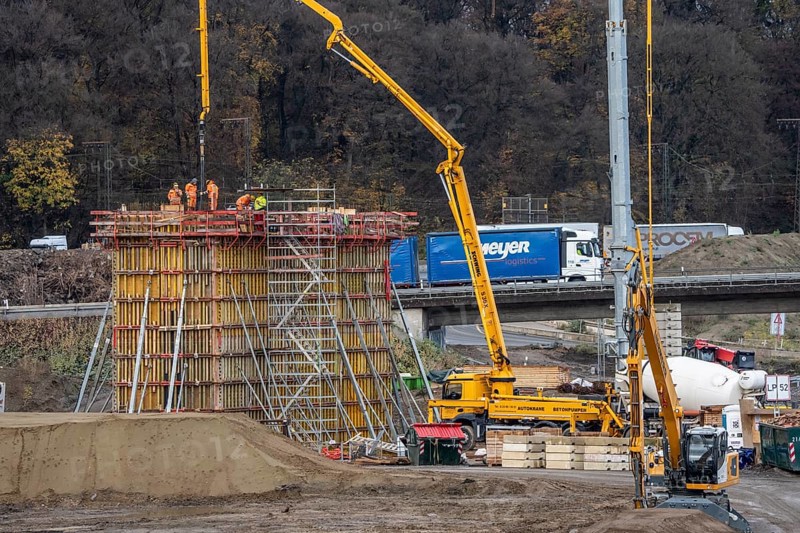 Concreting of a new bridge pillar at the Duisburg-Kaiserberg motorway junction, complete conversion and construction of the A3 and A40 intersections, all bridges, ramps, roadways are renewed and in part extended, construction period of 8 years, railway bridges running there will also be renewed, North Rhine-Westphalia, Germany
