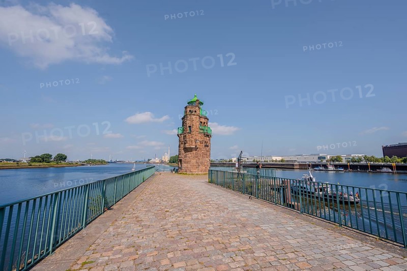 Lighthouse at Weser grain port, Molenturm Ãœberseehafen-SÃ¼d auch mole beacon, Ãœberseestadt, Bremen, Germany