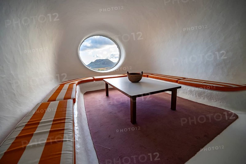 Sitting area with a view of the VolcÃ¡n de la Corona volcano, interior at the Mirador del RÃ­o viewpoint, designed by artist César Manrique, Lanzarote, Canary Islands, Spain