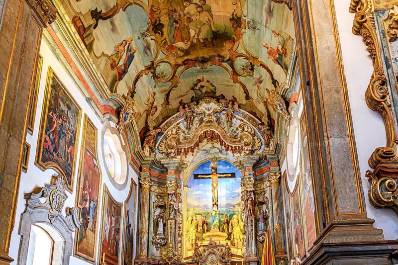 Example of Baroque architecture in Brazil is the interior of the Bom Jesus de Matosinhos church in Congonhas, Congonhas, Minas Gerais, Brazil