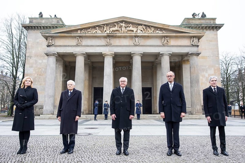 Julia Klöckner (President of the German Bundestag), H.E. Sergio Mattarella (Italian President), Frank-Walter Steinmeier (Federal President), Friedrich Merz (Federal Chancellor) and Prof. Dr. Stephan Harbarth (President of the Federal Constitutional Court) in front of the New Guard following the laying of a wreath on Memorial Day in the Central Memorial of the Federal Republic of Germany for victims of war and tyranny. Berlin, 16.11.2025