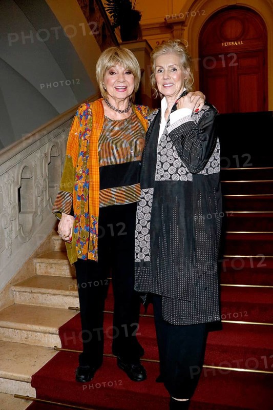 Judy Winter and Marika Ullrich at the eighth GÃ–TZ GEORGE PRIZE ceremony at the Kaiserin-Friedrich-Haus in Berlin on 15.11.2025