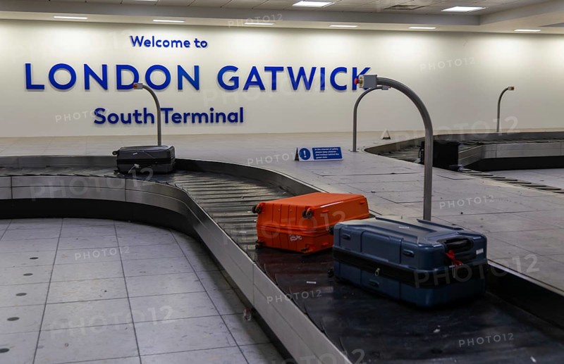Baggage return carousel conveyor belt, South Terminal, London Gatwick airport, London, England, UK