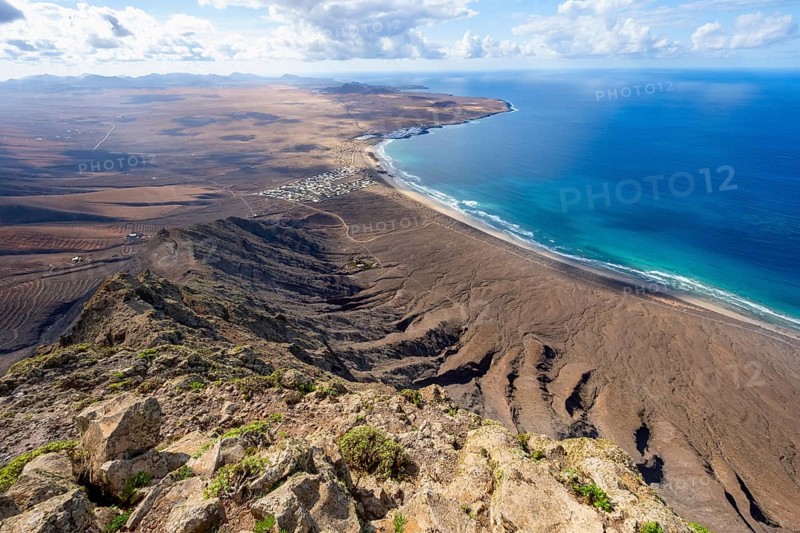 Castillejo viewpoint, view from the Risco de Famara cliffs to the coast and the sea with the Famara beach, Playa de Famara, Lanzarote, Canary Islands, Spain