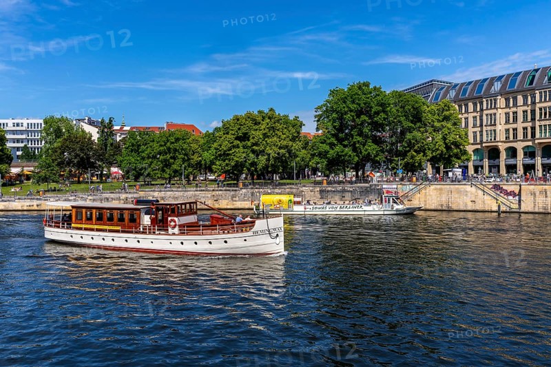 Excursion traffic on the Spree at the Museum Island, Berlin, Germany