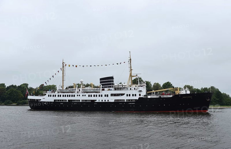 MS NORDSTJERNEN, cruise ship, NORDSTJERNEN in the Kiel Canal, NOK, Kiel Canal, Kiel Canal, Schleswig-Holstein, Germany