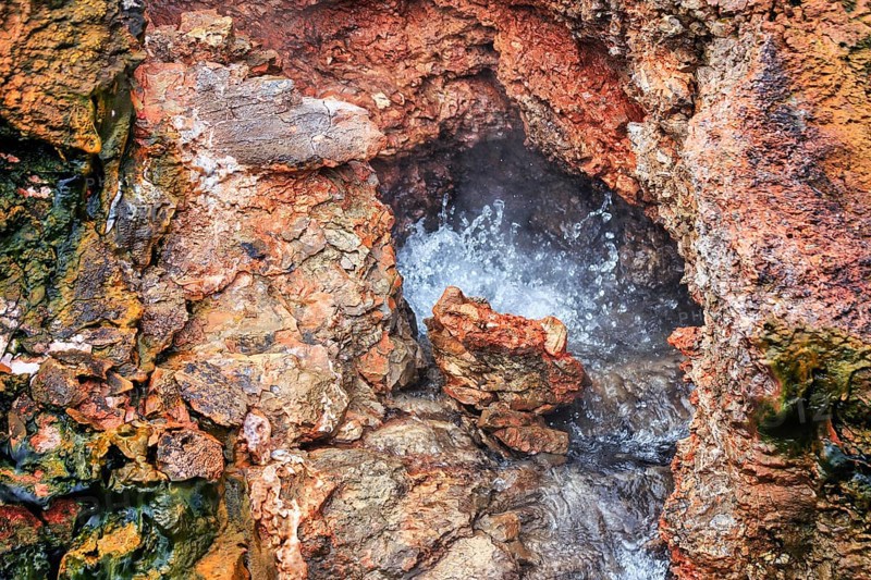 Hot springs, volcanic rock, Delidartunguhver, Reykholt, Reykholtsdalur, Iceland