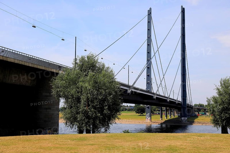Rhine knee bridge in Düsseldorf, North Rhine-Westphalia, Germany