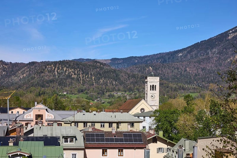 Old town, historic buildings, trees, mountain landscape, mountains, forest, church, St. Nicholas, blue sky, cirrostratus clouds, Bad Reichenhall, Berchtesgadener Land district, Bavaria, Germany