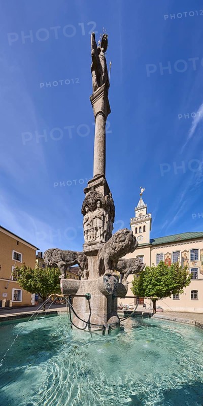 Wittelsbacherbrunnen, fountain, sculptor Karl Killer, historic town hall, trees, blue sky, cirrostratus clouds, town hall square, Bad Reichenhall, district Berchtesgadener Land, Bavaria, Germany