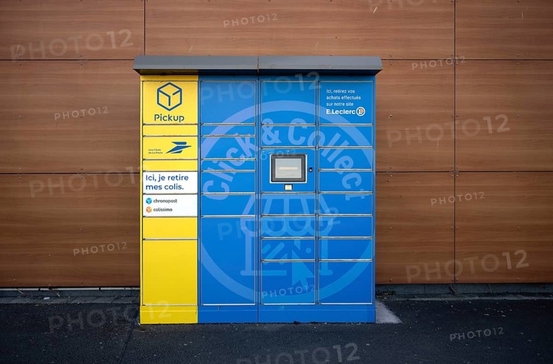 Packing station for parcels from E.Leclerc, supermarket, Fécamp, Normandy, Seine-Maritime, France