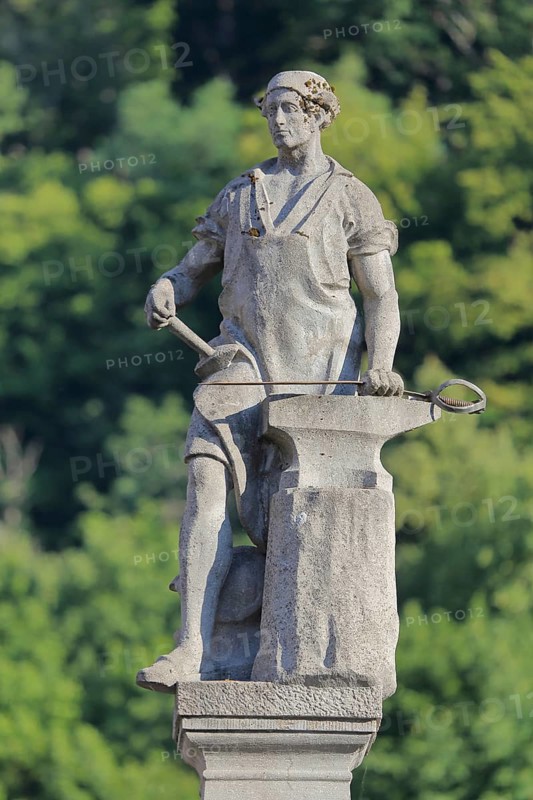 Gunsmith by Georg Ringel as a symbol of the arms industry, anvil, manufacture, production, city history, detail, tongs, forge, blacksmith, weapon, sword, metalworking, steel processing, fountain, sculpture, market square, Suhl, Franconia, Thuringia, Germany
