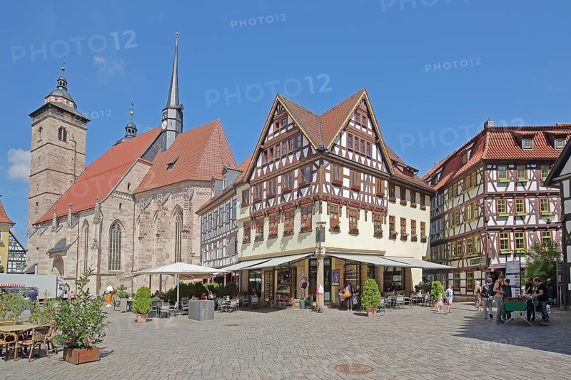 Late Gothic St George's Church and half-timbered houses with pedestrians, Altmarkt, Schmalkalden, Franconia, Thuringia, Germany