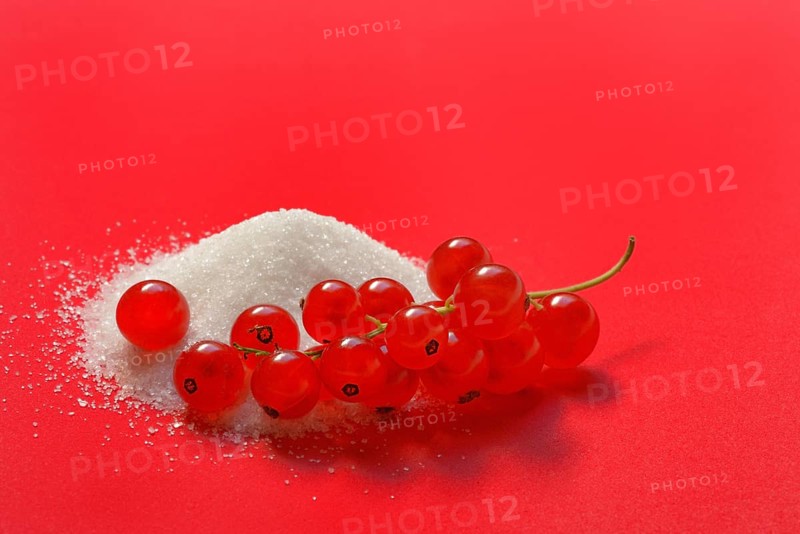 Redcurrants and piles of sugar