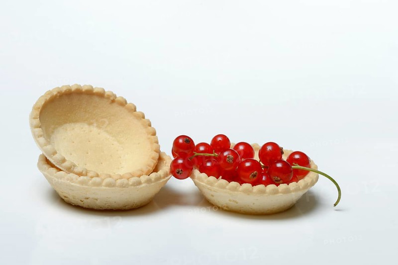 Redcurrant in cake tartlets, ready-made tartelette