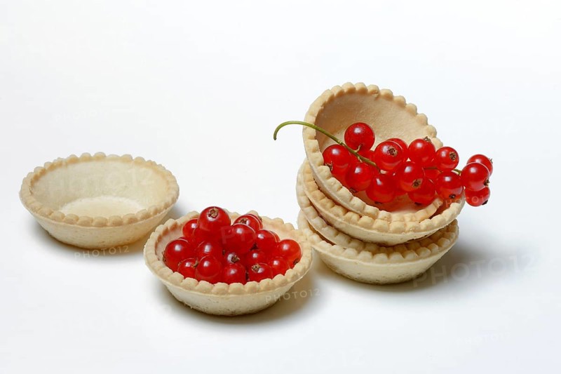 Redcurrant in cake tartlets, ready-made tartelette