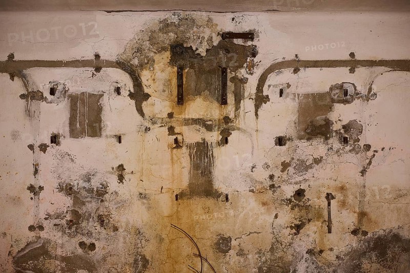 Lost Place, Ruin of a barracks, Dilapidated wall with old pipes and visible traces of weathering, Italian anti-aircraft position, Ground defence position, PL306 with 6 cannons, WW2, Vigla Mountain, Vigla, above Lakki, Lakki, Leros, Dodecanese, Girech Islands, Greece