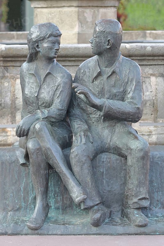 Bronze sculpture at the market fountain, modern art, male figure, female figure, couple, sitting, conversation, entertainment, talking, listening, looking, joy, joyful, friends, relationship, communication, friendship, partnership, Schleusingen, Thuringia, Germany