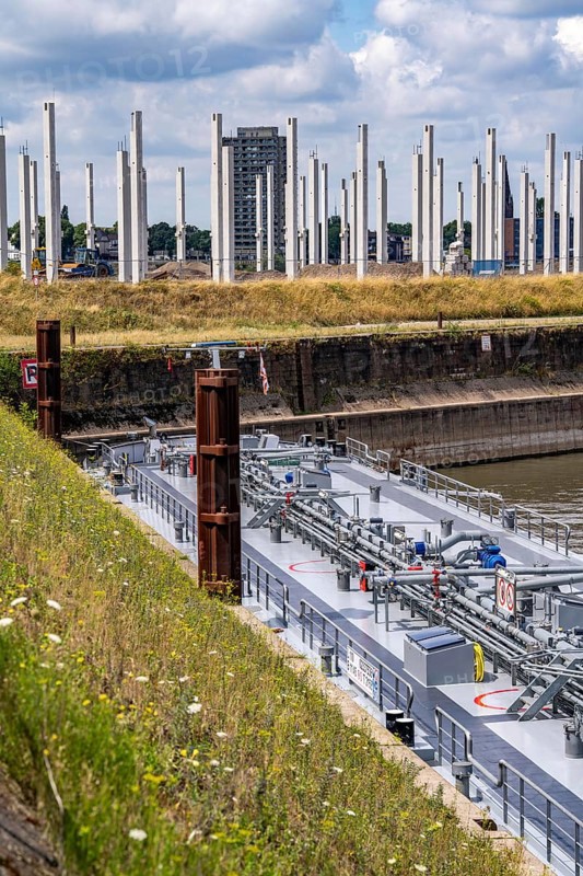 Construction of a new logistics hall on the Mercatroinsel, Hall 2, next to an existing hall, approx. 25, 000 square metres in size, in Duisburg-Ruhrort, shell construction, tanker in the Vinckekanal, North Rhine-Westphalia, Germany