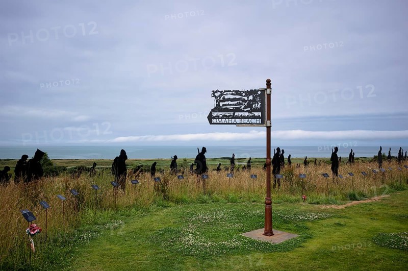 Installation, sign Omaha Beach, Standing with Giants, honours the victims of the fallen British soldiers by personification, British Normandy Memorial, war memorial, Ver-sur-Mer, D-Day, Operation Overlord, Gold Beach, Normandy, Calvados, France