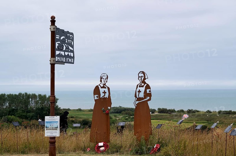 Nurse Mollie Evershed and Dorothy Field, installation, sign Gold Beach, Standing with Giants, honours the sacrifices of the fallen British soldiers by personification, British Normandy Memorial, war memorial, Ver-sur-Mer, D-Day, Operation Overlord, Gold Beach, Normandy, Calvados, France
