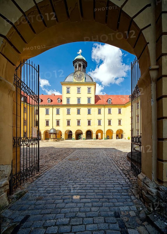 Inner courtyard and gatehouse, Museum Zeitzer Schloss Moritzburg, early baroque style, Zeitz, Saxony-Anhalt, Germany