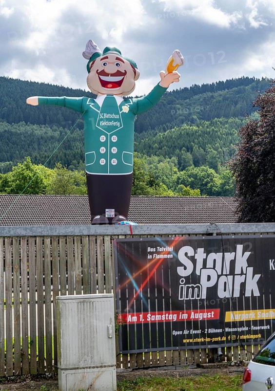 Moving advertising figure, with beer glass, for the shooting festival of the Schützenverein Saalhausen 1609 e.V. in the Sauerland, marching of the shooting companies in the village, parade of the marching band, 3-day shooting festival, for 193 years, customs in the Hochsauerland district, North Rhine-Westphalia, Germany