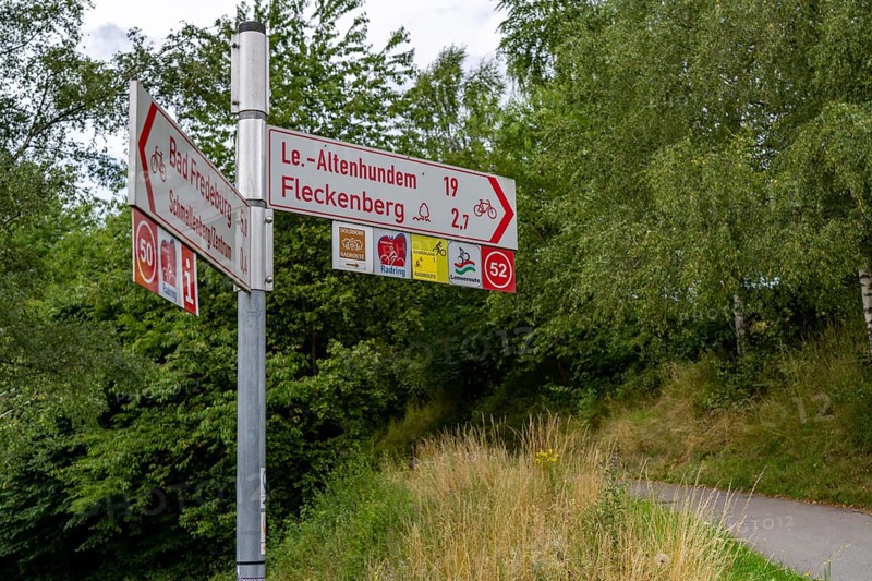 Sauerlandring cycle path, an 84 km long circular cycle path between the towns of Finnentrop, Eslohe, Schmallenberg and Lennestadt, mostly on former railway lines, signposts, Sauerland, North Rhine-Westphalia, Germany