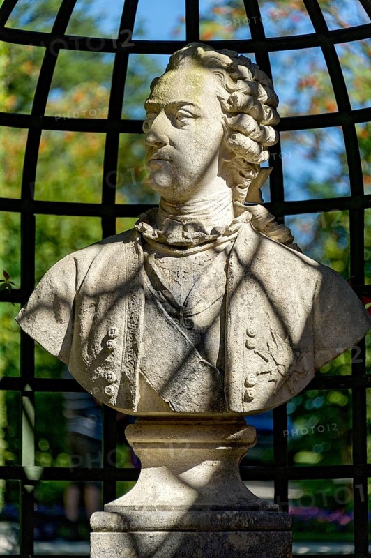 Decorative bust, nobleman in rococo style in the arcade, park of Linderhof Castle, UNESCO World Heritage Site, Ettal, Unterammergau, Garmisch-Partenkirchen, Upper Bavaria, Bavaria, Germany