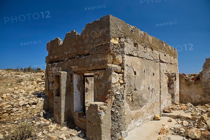Old, dilapidated stone building, Lost Place, Air Defence Position, Aerophone, Parabolic Acoustic Mirror, Patella Mountain, WW2, west of Lakki, Leros, Dodecanese, Greek Islands, Greece