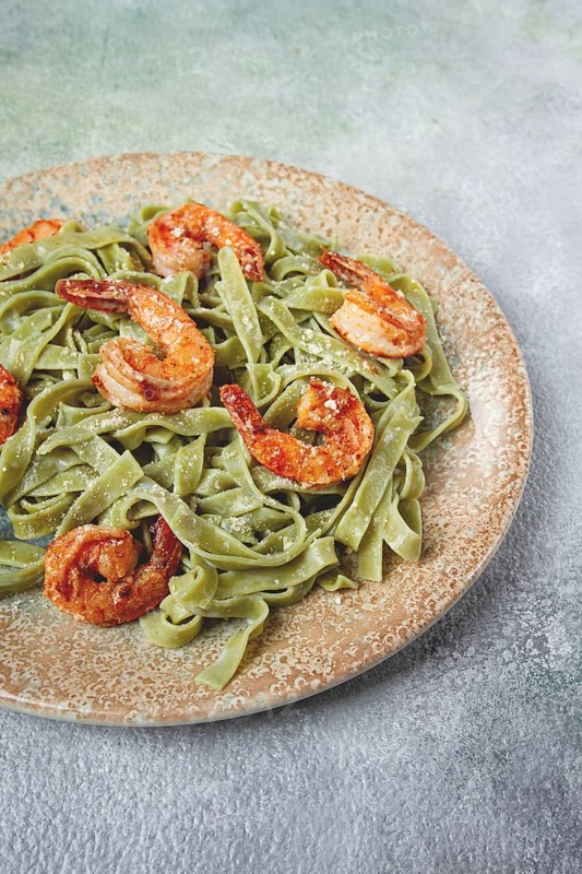 Tagliatelle with spinach, in cream sauce, with shrimp, homemade, no people