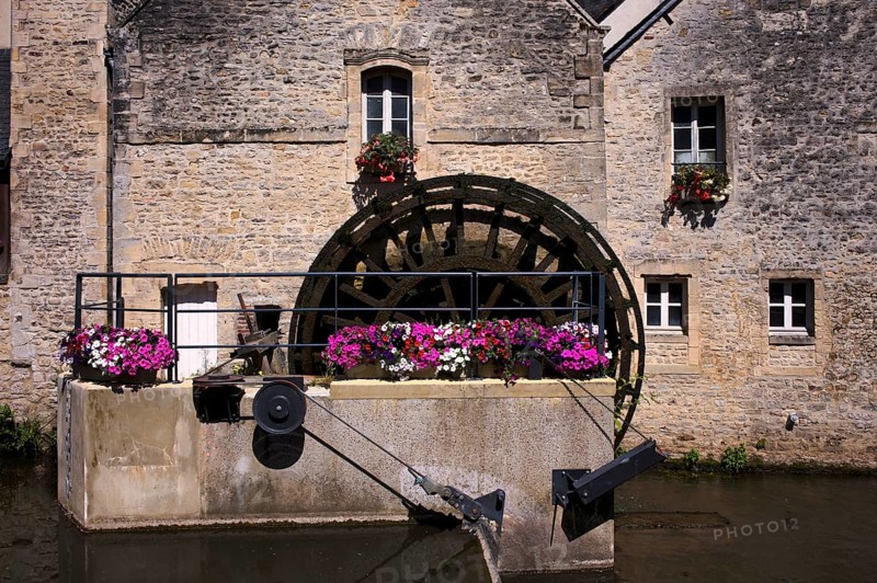 Mill wheel, mill, tanners' quarter, river Aure, old town, Bayeux, Normandy, Calvados, France