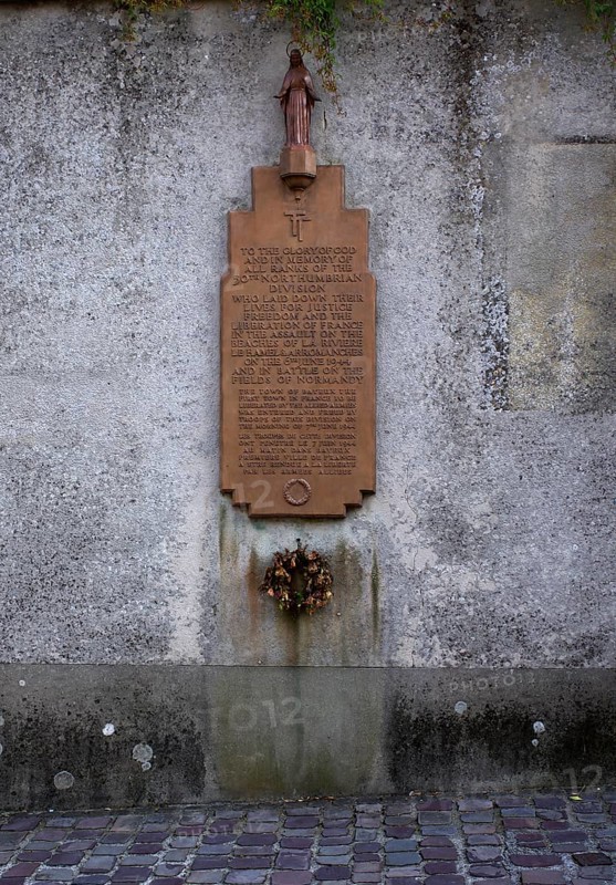 Remembrance, commemoration, memorial plaque in thanks for the liberation from the National Socialists in 1944 by the Scottish 50th Northumbrian Division, old town, Bayeux, Normandy, Calvados, France