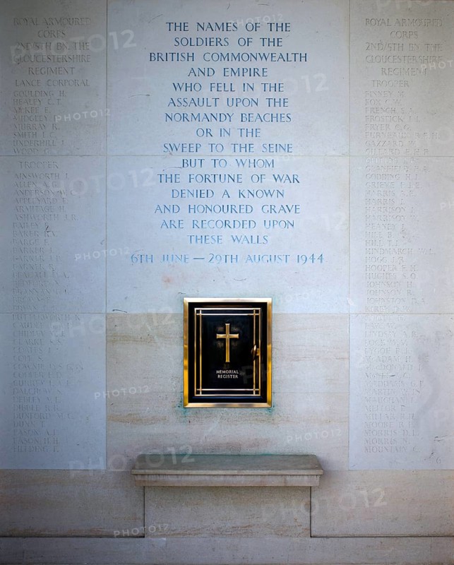 Bayeux Mémorial, memorial in honour of the missing soldiers, British and German military cemetery, Cimetière militaire britannique, D-Day, Operation Overlord, Bayeux, Normandy, Calvados, France