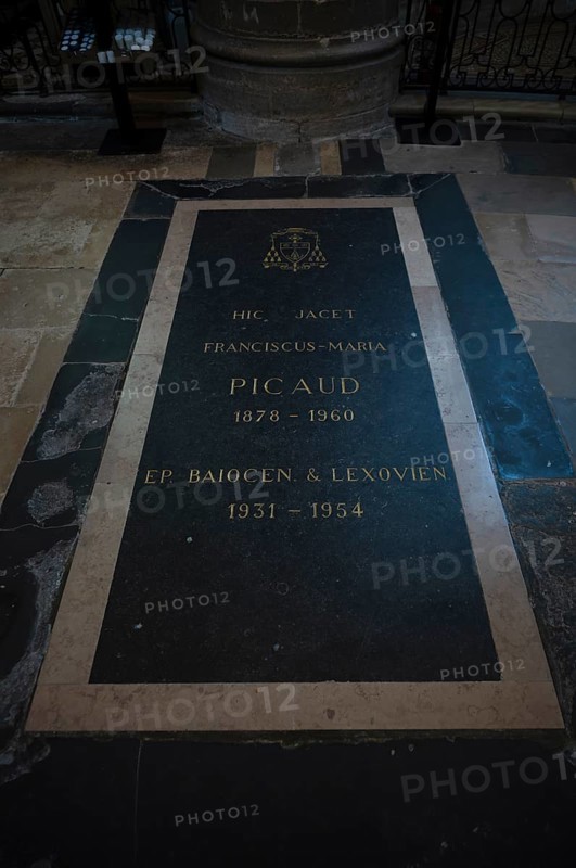 Interior view, burial place of Bishop François-Marie Picaud, Cathédrale Notre-Dame de Bayeux, Bayeux, Calvados, France