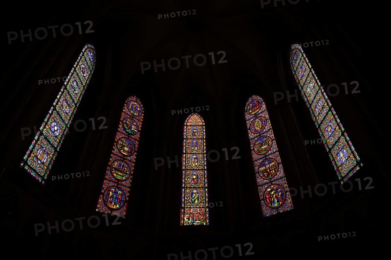 Interior view, stained glass window, coloured stained glass window, ambulatory, Cathédrale Notre-Dame de Bayeux, Bayeux, Calvados, France