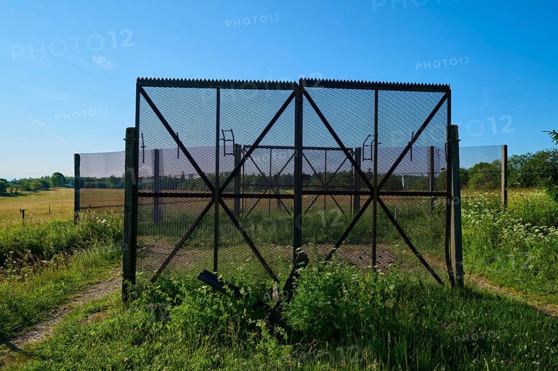 Border fence of the former inner-German border, surrounded by green meadows under a clear blue sky, summer, Fladungen, Frankenheim, Hohe Rhön, Rhön, Hesse, Thuringia, Bavaria, Germany