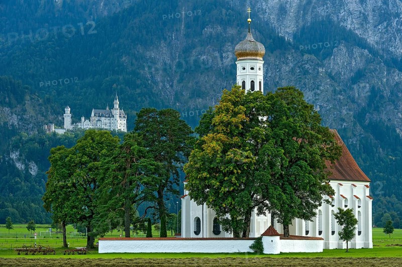 Pilgrimage church of St Coloman, Baroque, Neuschwanstein Castle by King Ludwig II, fairytale castle in the Neo-Romanesque style, UNESCO World Heritage Site, Schwangau, Füssen, Allgäu, Swabia, Bavaria, Germany