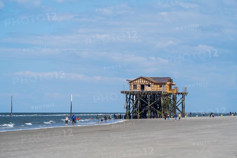 Pile dwelling and people on the beach, low tide, cloudy, Sankt Peter Ording, Eiderstedt, North Frisia, North Sea, Schleswig-Holstein, Germany