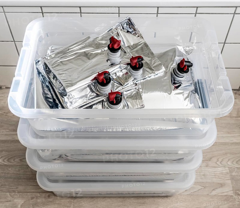 10 litre water bag, for storing drinking water at home, as an emergency reserve in the event of a blackout or similar, lightweight, foldable, reusable bag made of multi-layer film, with tap, for long-term storage of up to one year, recommended 3 litres of drinking water per person, for 10 days of storage