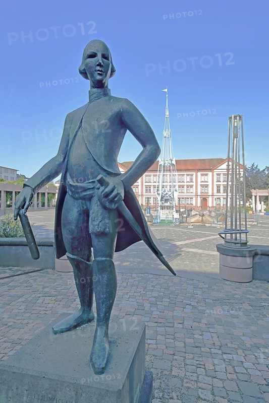 Monument to Landgrave Ludwig IX of Hesse-Darmstadt and city founder, nobleman with sword, bronze sculpture, Hessian, New Town Hall, parade ground, Pirmasens, Rhineland-Palatinate, Germany